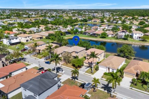 House in Cape Coral, Florida 5 bedrooms, 229.56 sq.m. № 1592493 - photo 5