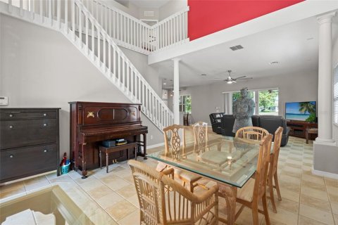 House in Cape Coral, Florida 5 bedrooms, 229.56 sq.m. № 1592493 - photo 12