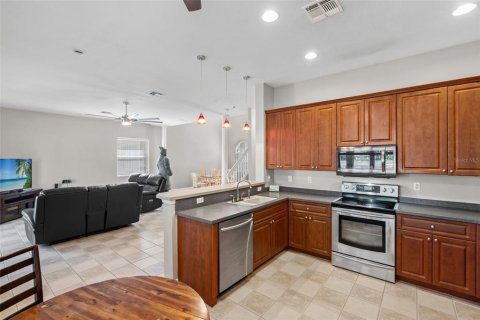 House in Cape Coral, Florida 5 bedrooms, 229.56 sq.m. № 1592493 - photo 19