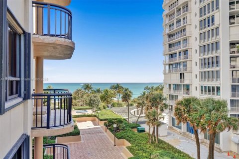 Copropriété à vendre à Bal Harbour, Floride: 2 chambres, 187.48 m2 № 2024536 - photo 19