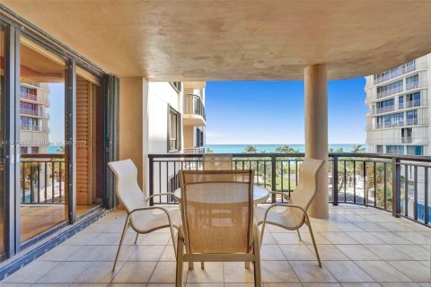 Copropriété à vendre à Bal Harbour, Floride: 2 chambres, 187.48 m2 № 2024536 - photo 20