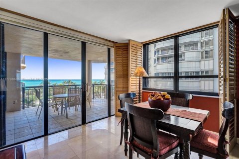 Copropriété à vendre à Bal Harbour, Floride: 2 chambres, 187.48 m2 № 2024536 - photo 17