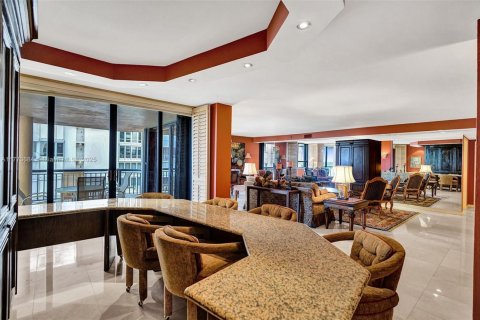 Copropriété à vendre à Bal Harbour, Floride: 2 chambres, 187.48 m2 № 2024536 - photo 14