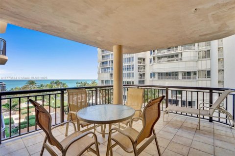 Copropriété à vendre à Bal Harbour, Floride: 2 chambres, 187.48 m2 № 2024536 - photo 21