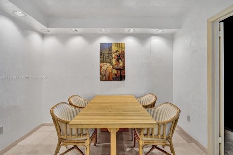 Copropriété à vendre à Bal Harbour, Floride: 2 chambres, 187.48 m2 № 2024536 - photo 27