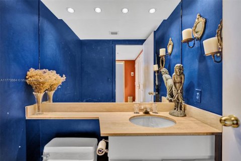 Copropriété à vendre à Bal Harbour, Floride: 2 chambres, 187.48 m2 № 2024536 - photo 30