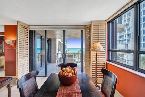 Copropriété à vendre à Bal Harbour, Floride: 2 chambres, 187.48 m2 № 2024536 - photo 10