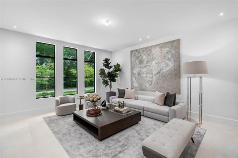 House in Miami, Florida 6 bedrooms, 513.47 sq.m. № 1365787 - photo 11