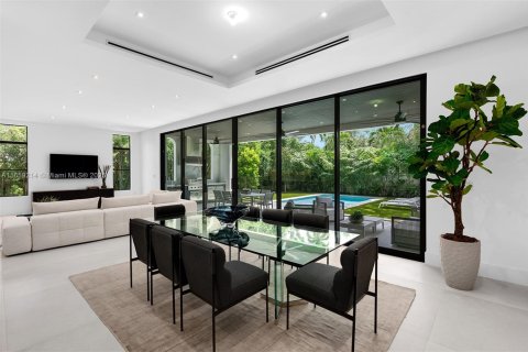 House in Miami, Florida 6 bedrooms, 513.47 sq.m. № 1365787 - photo 15