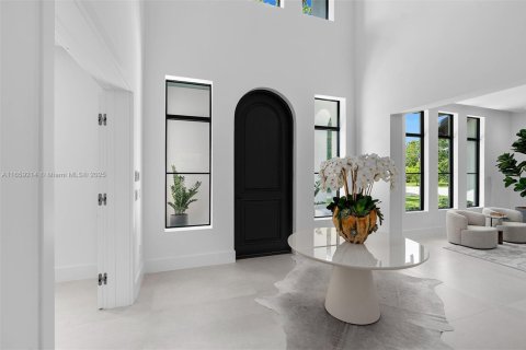 House in Miami, Florida 6 bedrooms, 513.47 sq.m. № 1365787 - photo 8