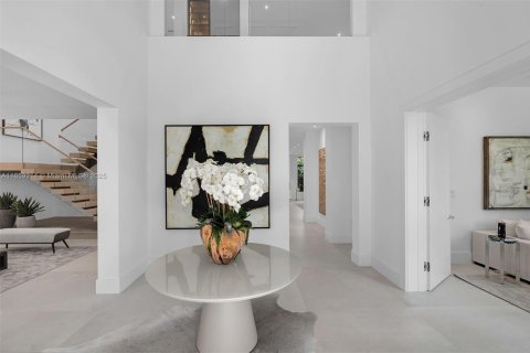 House in Miami, Florida 6 bedrooms, 513.47 sq.m. № 1365787 - photo 20
