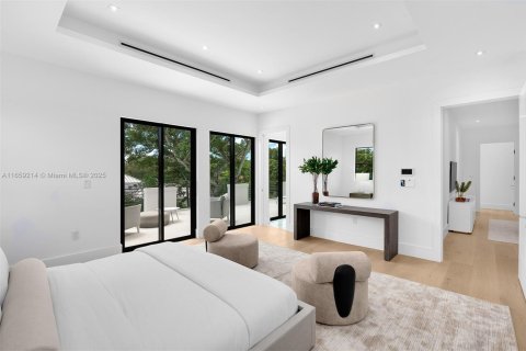 House in Miami, Florida 6 bedrooms, 513.47 sq.m. № 1365787 - photo 25
