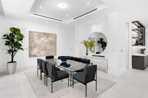 House in Miami, Florida 6 bedrooms, 513.47 sq.m. № 1365787 - photo 14