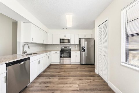 Villa ou maison à vendre à Deltona, Floride: 3 chambres, 123.19 m2 № 2341515 - photo 8