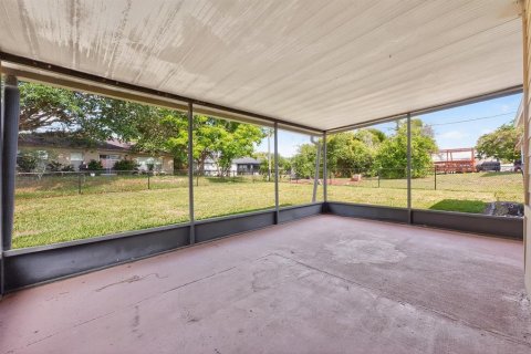 Villa ou maison à vendre à Deltona, Floride: 3 chambres, 123.19 m2 № 2341515 - photo 16