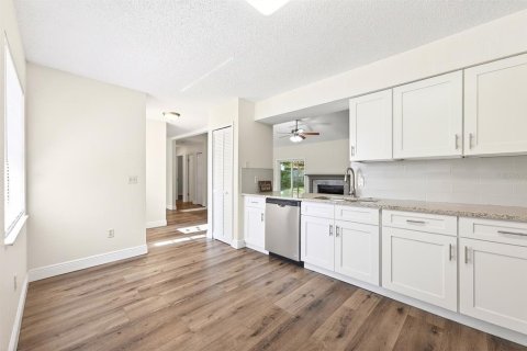 Villa ou maison à vendre à Deltona, Floride: 3 chambres, 123.19 m2 № 2341515 - photo 9