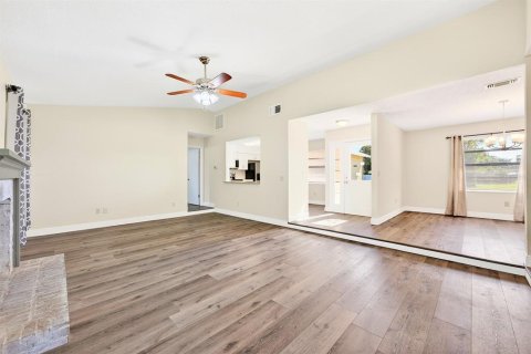 Villa ou maison à vendre à Deltona, Floride: 3 chambres, 123.19 m2 № 2341515 - photo 5