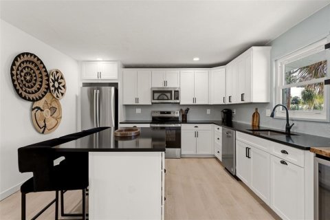 Villa ou maison à vendre à Sarasota, Floride: 3 chambres, 103.49 m2 № 2401214 - photo 6