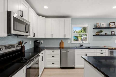 Villa ou maison à vendre à Sarasota, Floride: 3 chambres, 103.49 m2 № 2401214 - photo 8