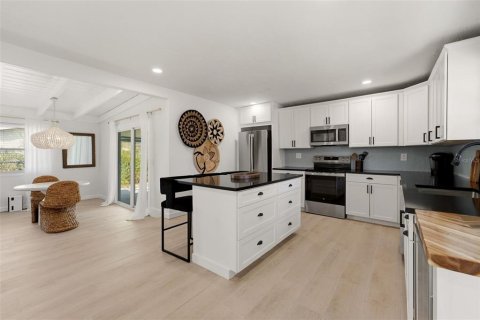 Villa ou maison à vendre à Sarasota, Floride: 3 chambres, 103.49 m2 № 2401214 - photo 5