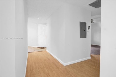 Condominio en venta en Pembroke Pines, Florida, 2 dormitorios, 142.42 m2 № 2056620 - foto 14