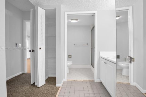 Condominio en venta en Pembroke Pines, Florida, 2 dormitorios, 142.42 m2 № 2056620 - foto 29