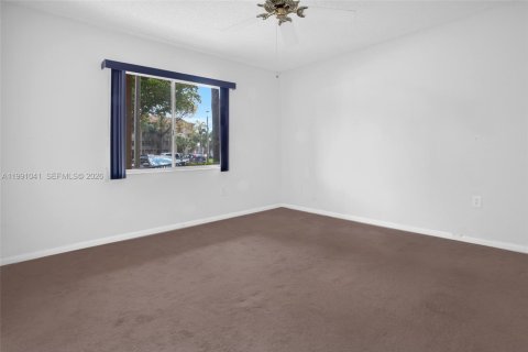 Condominio en venta en Pembroke Pines, Florida, 2 dormitorios, 142.42 m2 № 2056620 - foto 17