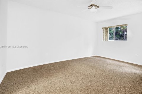 Condominio en venta en Pembroke Pines, Florida, 2 dormitorios, 142.42 m2 № 2056620 - foto 24