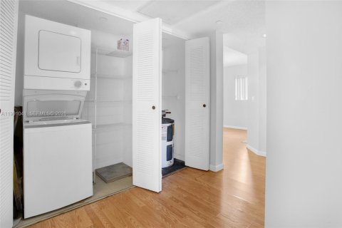 Condominio en venta en Pembroke Pines, Florida, 2 dormitorios, 142.42 m2 № 2056620 - foto 16