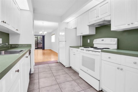 Condominio en venta en Pembroke Pines, Florida, 2 dormitorios, 142.42 m2 № 2056620 - foto 13