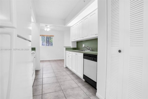 Condominio en venta en Pembroke Pines, Florida, 2 dormitorios, 142.42 m2 № 2056620 - foto 11