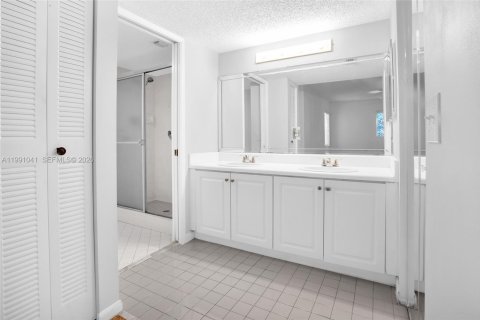 Condominio en venta en Pembroke Pines, Florida, 2 dormitorios, 142.42 m2 № 2056620 - foto 28