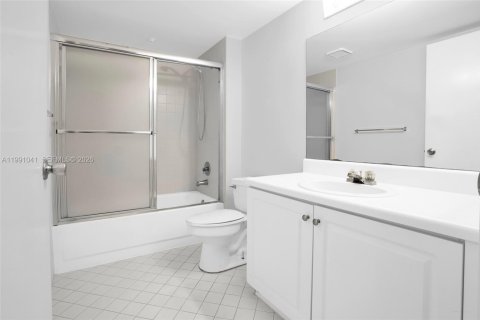 Condominio en venta en Pembroke Pines, Florida, 2 dormitorios, 142.42 m2 № 2056620 - foto 21