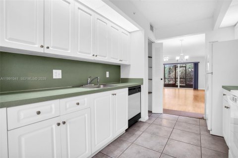 Condominio en venta en Pembroke Pines, Florida, 2 dormitorios, 142.42 m2 № 2056620 - foto 12