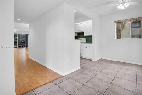Condominio en venta en Pembroke Pines, Florida, 2 dormitorios, 142.42 m2 № 2056620 - foto 6