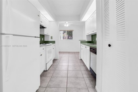 Condominio en venta en Pembroke Pines, Florida, 2 dormitorios, 142.42 m2 № 2056620 - foto 9