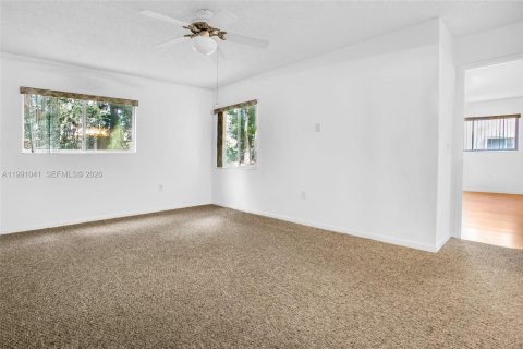 Condominio en venta en Pembroke Pines, Florida, 2 dormitorios, 142.42 m2 № 2056620 - foto 23