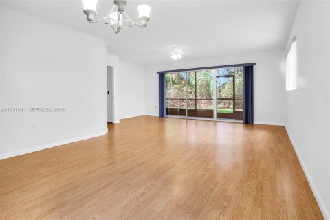 Condominio en venta en Pembroke Pines, Florida, 2 dormitorios, 142.42 m2 № 2056620 - foto 4