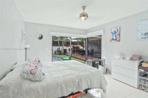 Townhouse in Miami, Florida 4 bedrooms, 232.72 sq.m. № 1830870 - photo 18