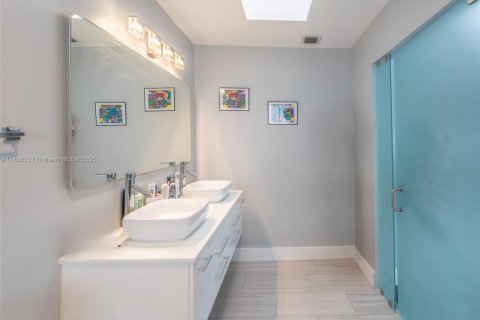 Townhouse in Miami, Florida 4 bedrooms, 232.72 sq.m. № 1830870 - photo 7