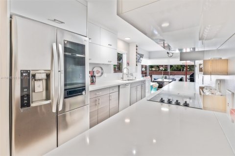 Townhouse in Miami, Florida 4 bedrooms, 232.72 sq.m. № 1830870 - photo 4