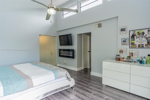 Townhouse in Miami, Florida 4 bedrooms, 232.72 sq.m. № 1830870 - photo 23