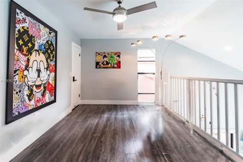Townhouse in Miami, Florida 4 bedrooms, 232.72 sq.m. № 1830870 - photo 25