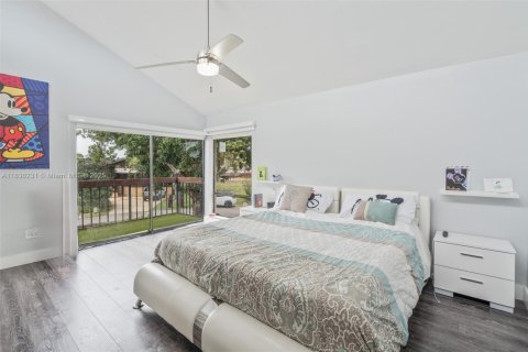 Townhouse in Miami, Florida 4 bedrooms, 232.72 sq.m. № 1830870 - photo 5