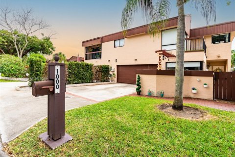 Townhouse in Miami, Florida 4 bedrooms, 232.72 sq.m. № 1830870 - photo 2