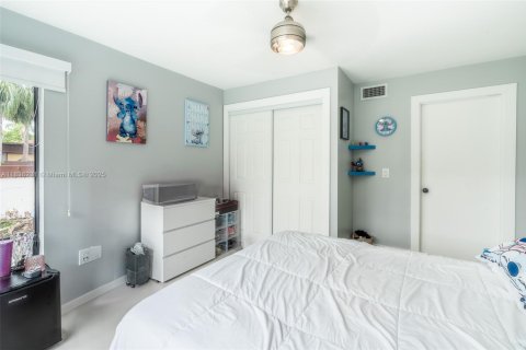 Townhouse in Miami, Florida 4 bedrooms, 232.72 sq.m. № 1830870 - photo 19
