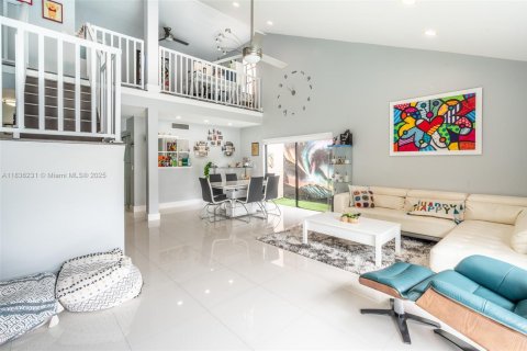 Townhouse in Miami, Florida 4 bedrooms, 232.72 sq.m. № 1830870 - photo 14