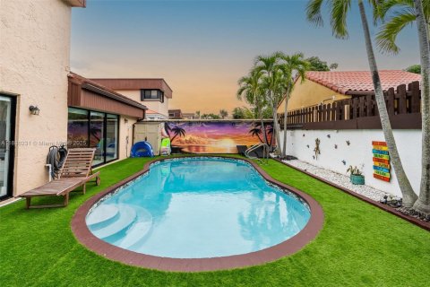 Townhouse in Miami, Florida 4 bedrooms, 232.72 sq.m. № 1830870 - photo 6