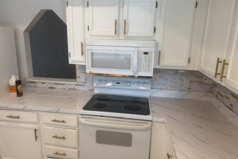 House in Deltona, Florida 3 bedrooms, 123.75 sq.m. № 2305201 - photo 4