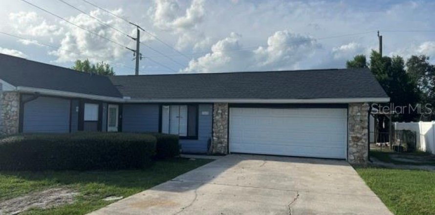 House in Deltona, Florida 3 bedrooms, 123.75 sq.m. № 2305201